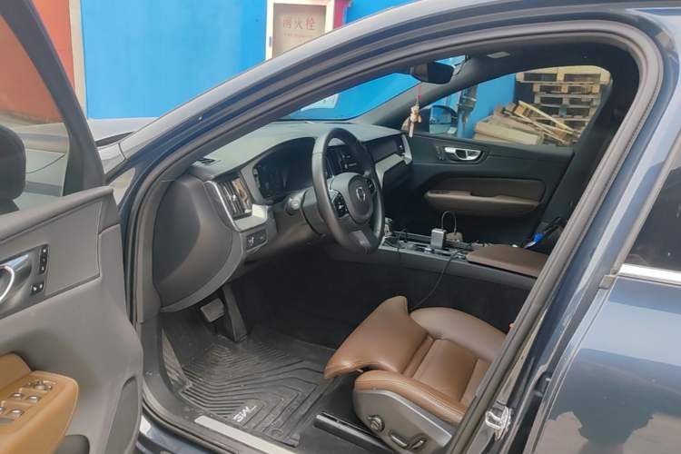 Used Volvo XC60 2021 T5 4x4 Smart Luxury Edition Driver Seat