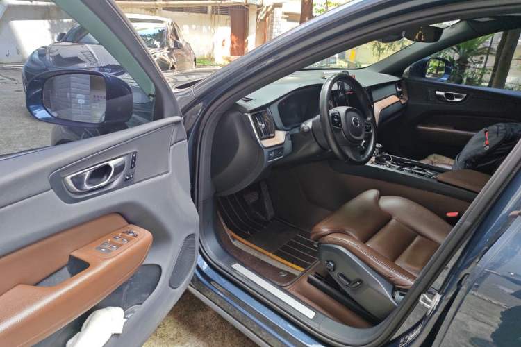 Used Volvo XC60 2021 T5 4x4 Smart Luxury Edition Driver Seat