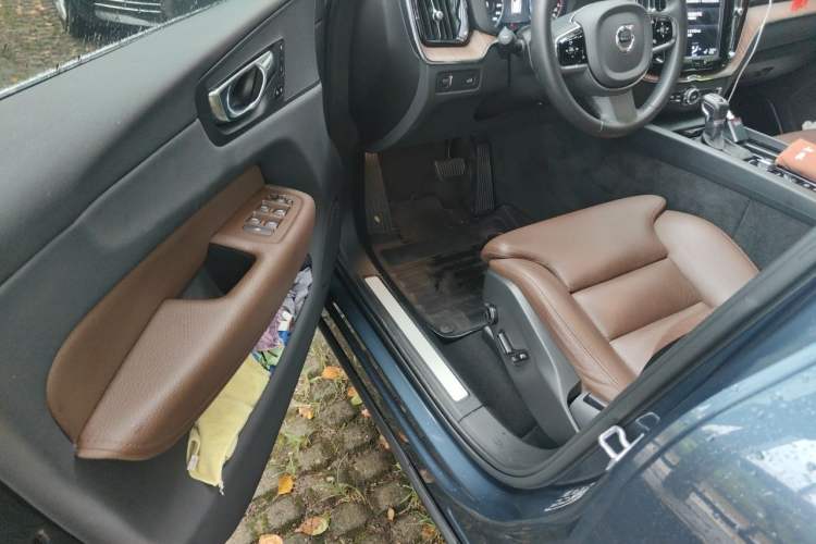 Used Volvo XC60 2021 T5 4x4 Smart Luxury Edition Driver Seat
