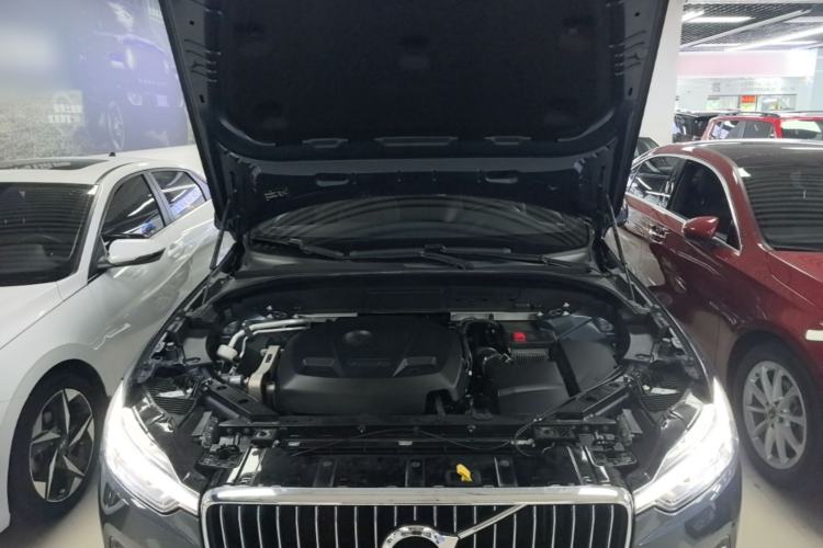 Used Volvo XC60 2021 T5 4x4 Smart Luxury Edition Engine Bay