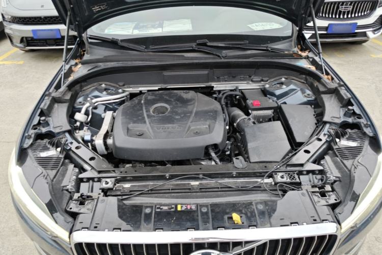 Used Volvo XC60 2021 T5 4x4 Smart Luxury Edition Engine Bay
