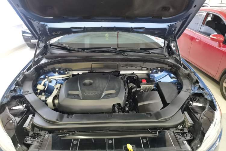 Used Volvo XC60 2021 T5 4x4 Smart & Advanced Sport Edition Engine Bay
