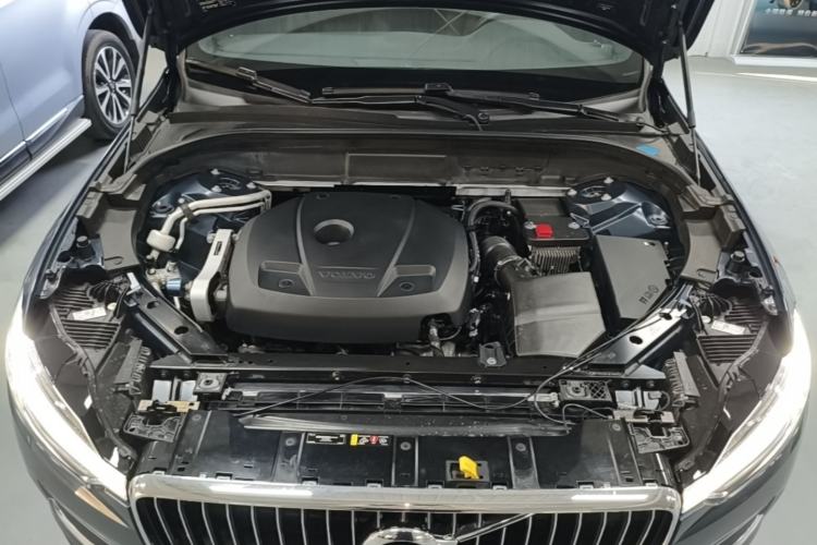Used Volvo XC60 2021 T5 4x4 Smart Luxury Edition Engine Bay