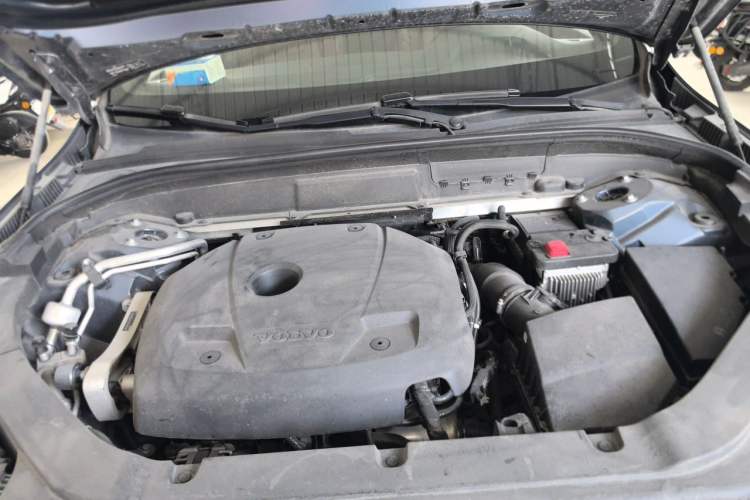Used Volvo XC60 2021 T5 4x4 Smart Luxury Edition Engine Bay