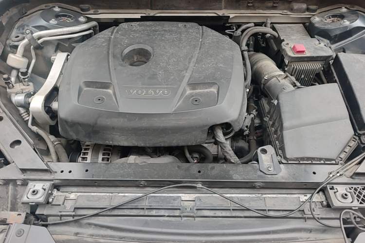 Used Volvo XC60 2021 T5 4x4 Smart Luxury Edition Engine Bay