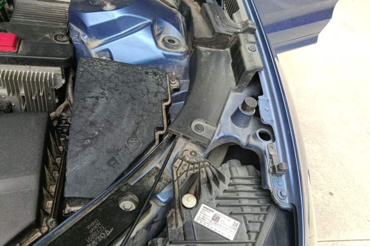 Used Volvo XC60 2021 T5 4x4 Zhiyi Sport Edition Engine Bay Left