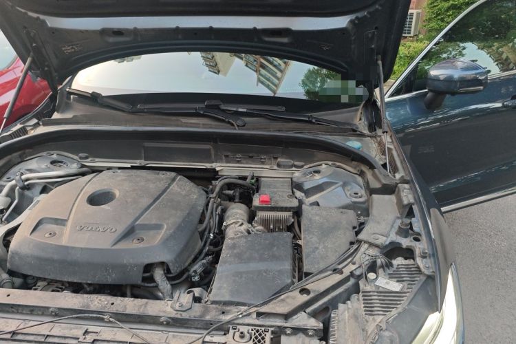 Used Volvo XC60 2021 T5 4x4 Smart Luxury Edition Engine Bay Left