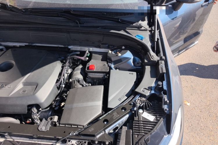 Used Volvo XC60 2021 T5 4x4 Smart Luxury Edition Engine Bay Left