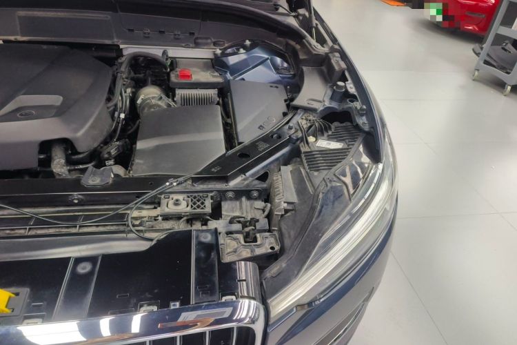 Used Volvo XC60 2021 T5 4x4 Smart Luxury Edition Engine Bay Left