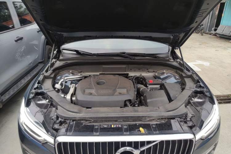 Used Volvo XC60 2021 T5 4x4 Smart Luxury Edition Engine Bay