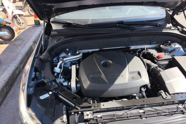 Used Volvo XC60 2021 T5 4x4 Smart Luxury Edition Engine Bay Right