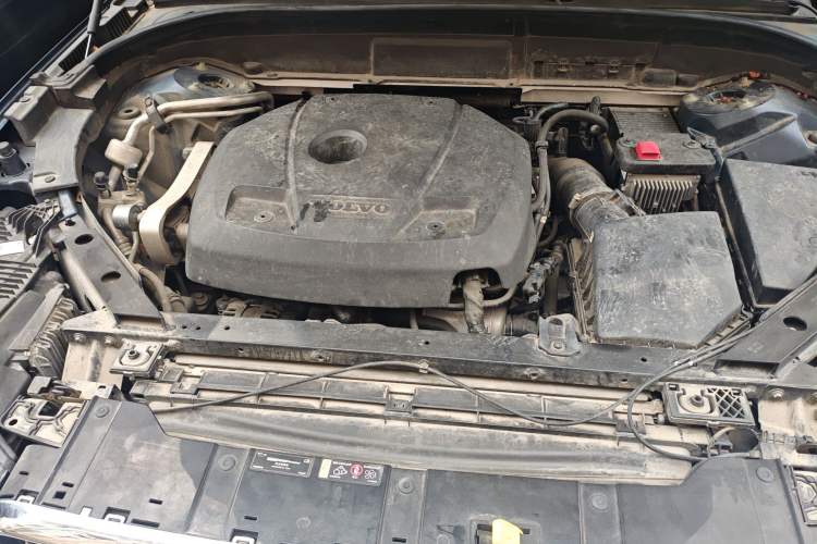 Used Volvo XC60 2021 T5 4x4 Smart Luxury Edition Engine Bay Right