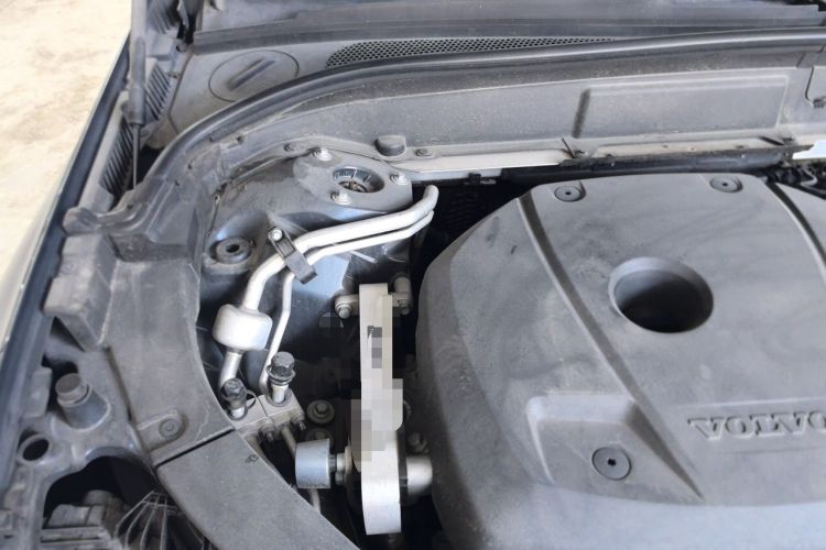 Used Volvo XC60 2021 T5 4x4 Smart Luxury Edition Engine Bay Right