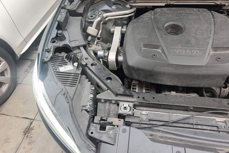 Used Volvo XC60 2021 T5 4x4 Smart Luxury Edition Engine Bay Right