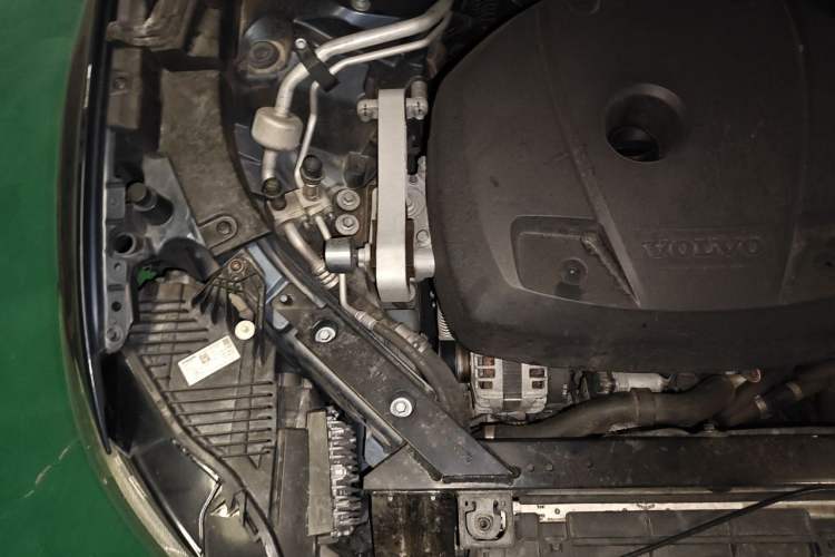Used Volvo XC60 2021 T5 4x4 Smart Luxury Edition Engine Bay Right