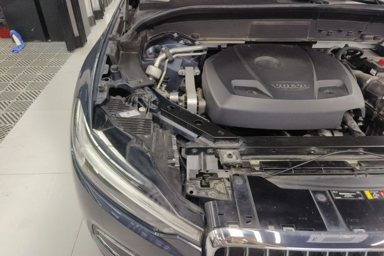 Used Volvo XC60 2021 T5 4x4 Smart Luxury Edition Engine Bay Right