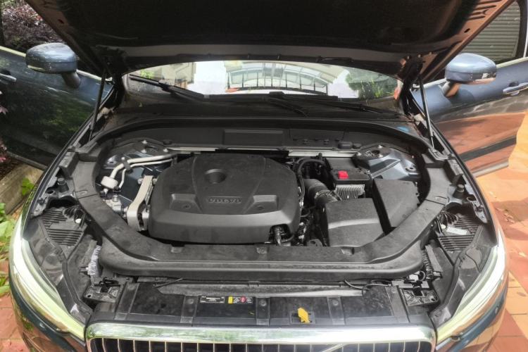 Used Volvo XC60 2021 T5 4x4 Smart Luxury Edition Engine Bay