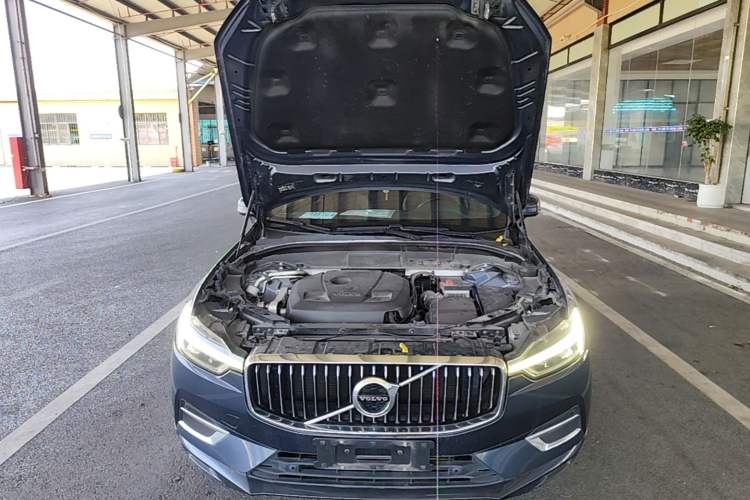 Used Volvo XC60 2021 T5 4x4 Smart Luxury Edition Engine Bay