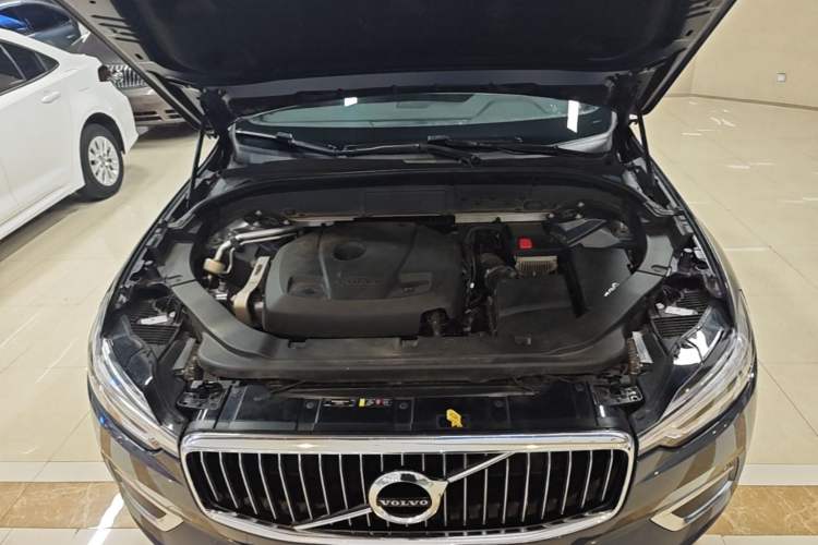 Used Volvo XC60 2021 T5 4x4 Smart Luxury Edition Engine Bay