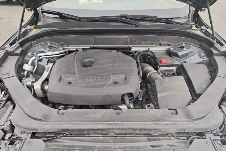 Used Volvo XC60 2021 T5 4x4 Smart Luxury Edition Engine Bay