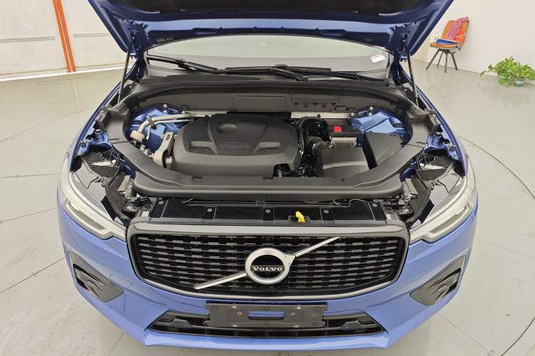 Used Volvo XC60 2021 T5 4x4 Smart & Advanced Sport Edition Engine Bay