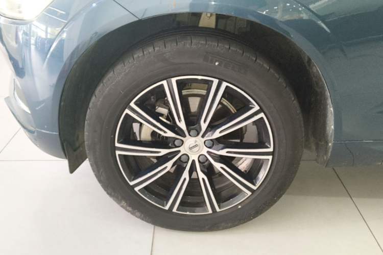 Used Volvo XC60 2021 T5 4x4 Smart Luxury Edition Exterior 4