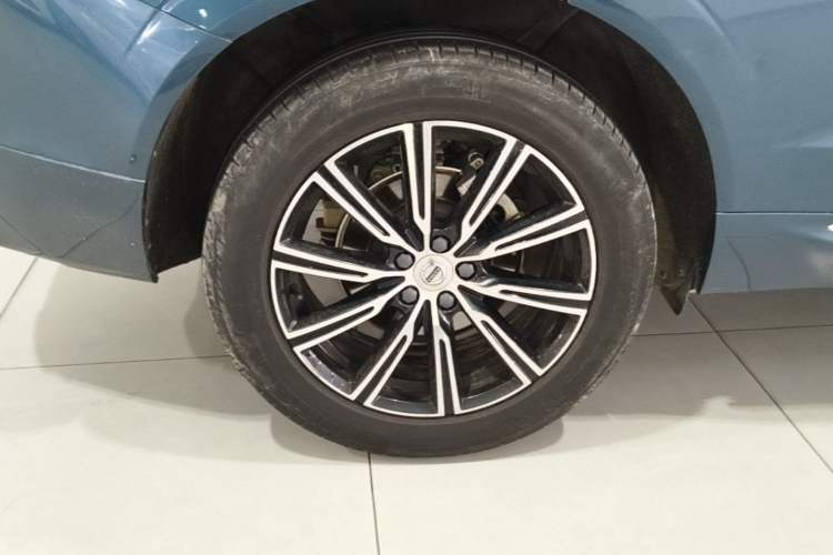 Used Volvo XC60 2021 T5 4x4 Smart Luxury Edition Exterior 5