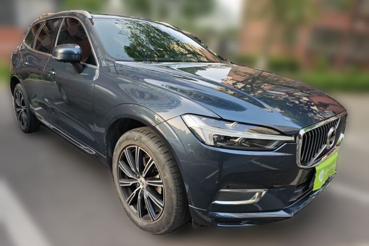 Used Volvo XC60 2021 T5 4x4 Smart Luxury Edition Front Right 45 Deg