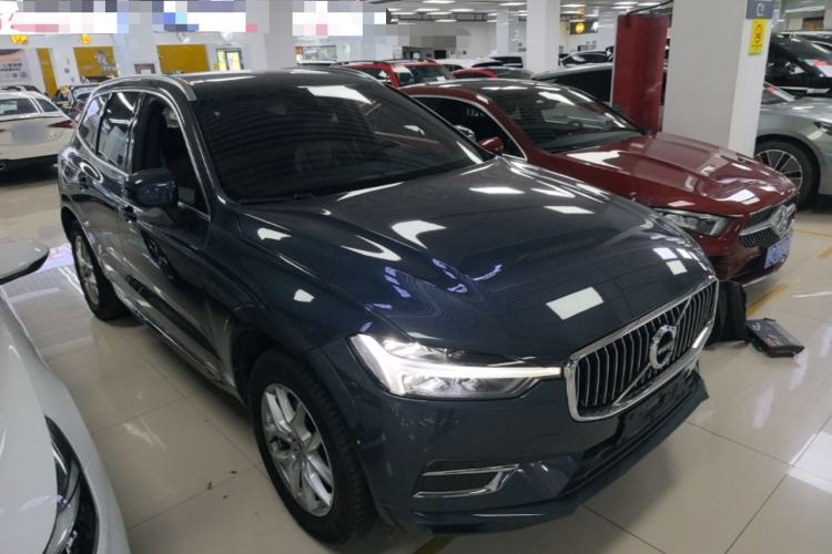 Used Volvo XC60 2021 T5 4x4 Smart Luxury Edition Front Right 45 Deg