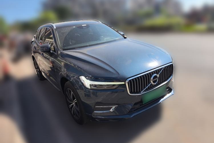 Used Volvo XC60 2021 T5 4x4 Smart Luxury Edition Front Right 45 Deg