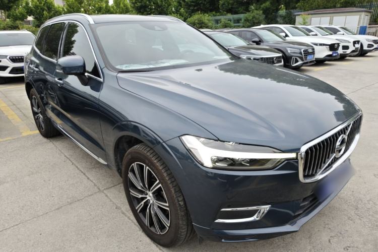 Used Volvo XC60 2021 T5 4x4 Smart Luxury Edition Front Right 45 Deg