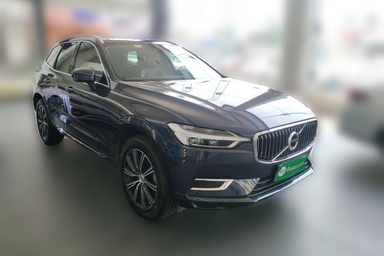 Used Volvo XC60 2021 T5 4x4 Smart Luxury Edition Front Right 45 Deg