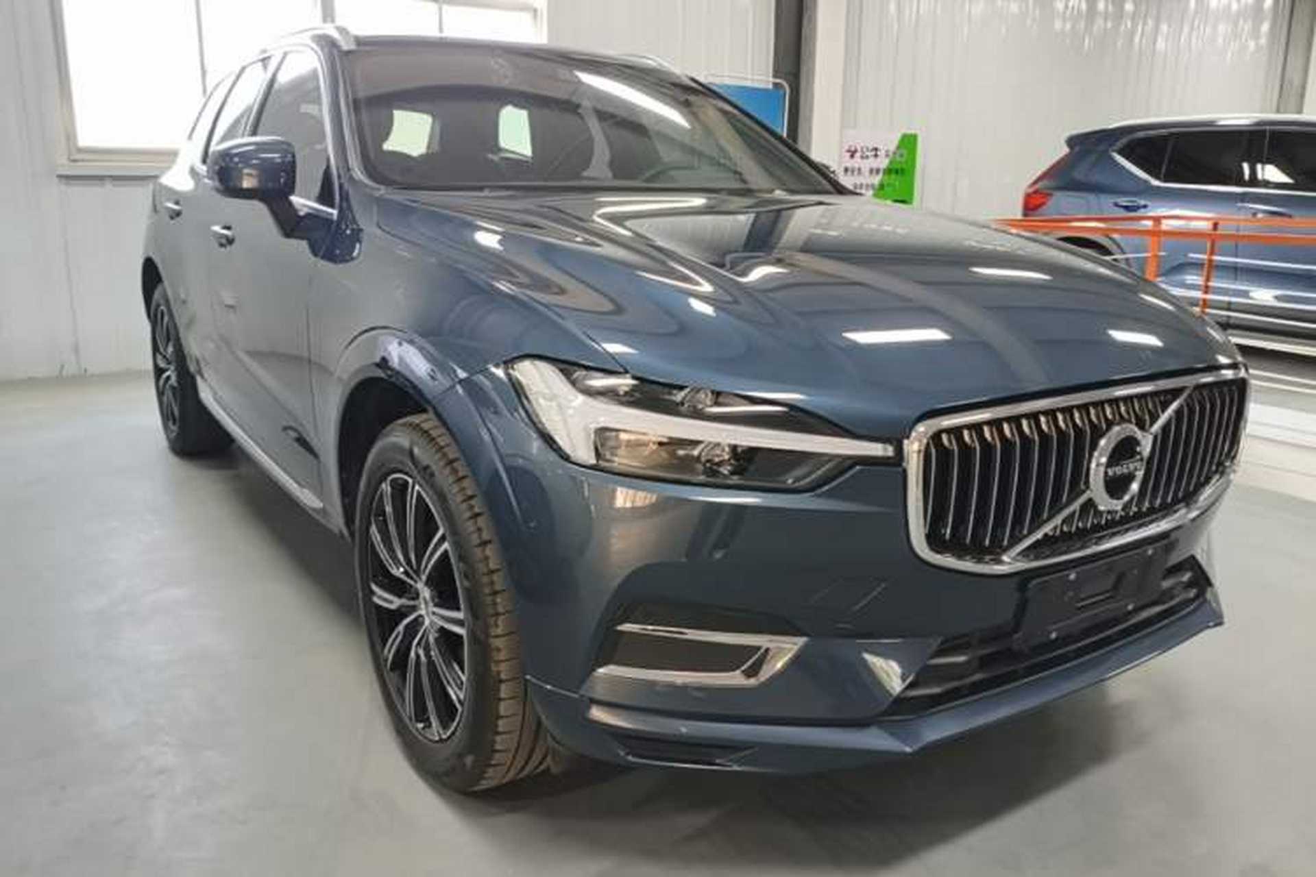 Used Volvo XC60 2021 T5 4x4 Smart Luxury Edition Front Right 45 Deg