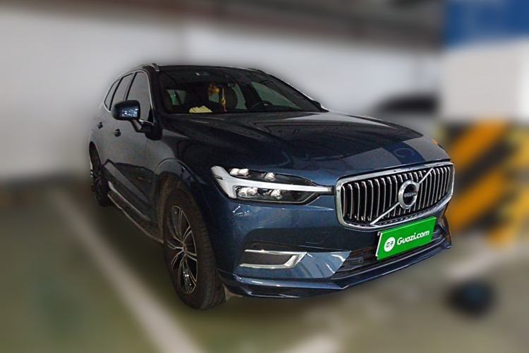 Used Volvo XC60 2021 T5 4x4 Smart Luxury Edition Front Right 45 Deg