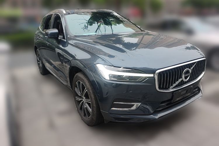 Used Volvo XC60 2021 T5 4x4 Smart Luxury Edition Front Right 45 Deg