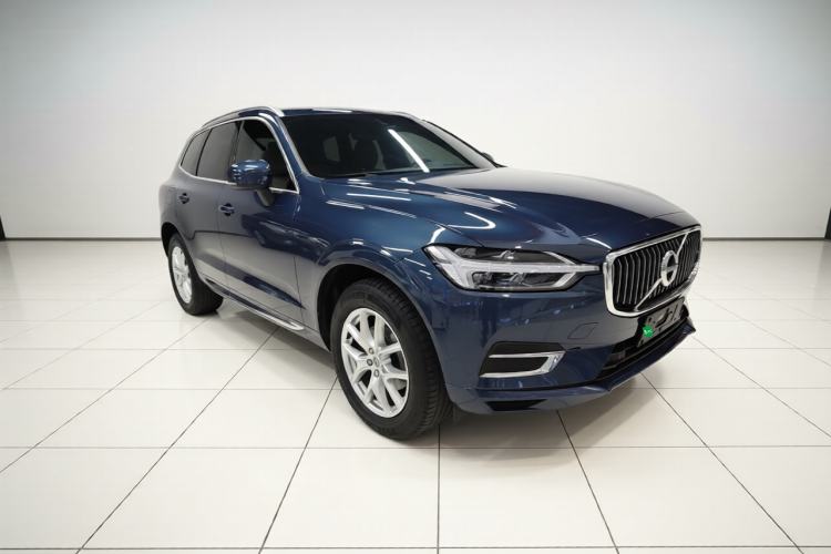 Used Volvo XC60 2021 T5 4x4 Smart Luxury Edition Front Right 45 Deg
