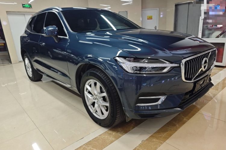 Used Volvo XC60 2021 T5 4x4 Smart Luxury Edition Front Right 45 Deg