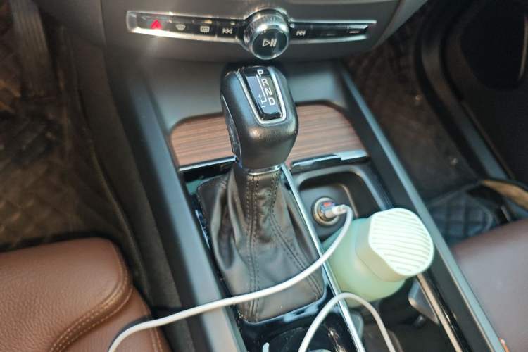 Used Volvo XC60 2021 T5 4x4 Smart Luxury Edition Gear Lever