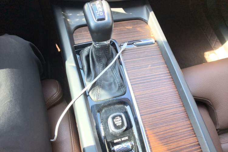 Used Volvo XC60 2021 T5 4x4 Smart Luxury Edition Gear Lever