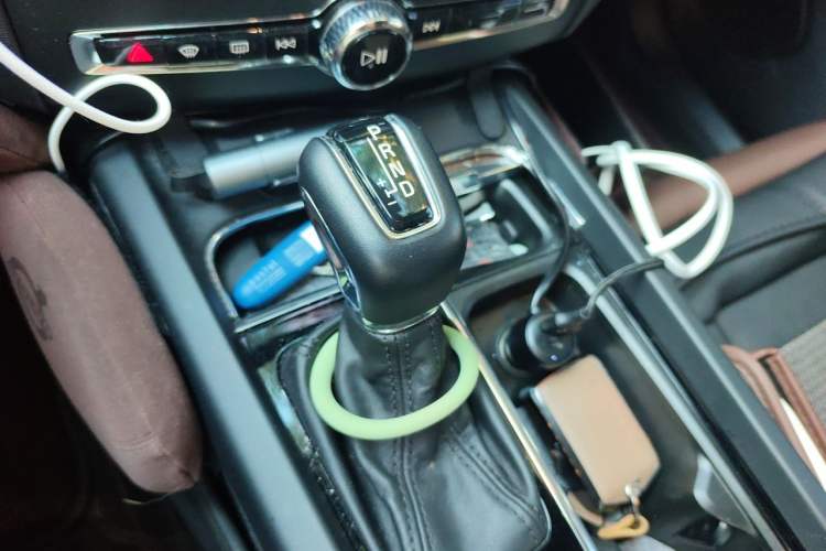 Used Volvo XC60 2021 T5 4x4 Smart Luxury Edition Gear Lever
