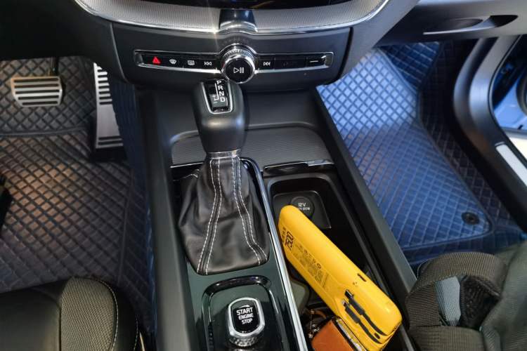 Used Volvo XC60 2021 T5 4x4 Smart & Advanced Sport Edition Gear Lever