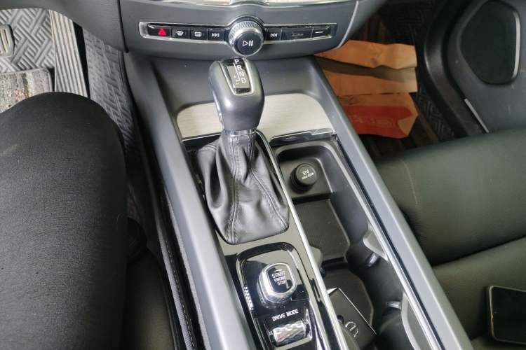 Used Volvo XC60 2021 T5 4x4 Smart Luxury Edition Gear Lever