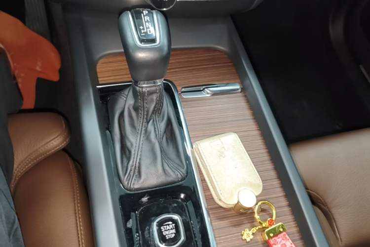 Used Volvo XC60 2021 T5 4x4 Smart Luxury Edition Gear Lever