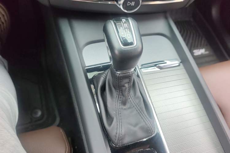 Used Volvo XC60 2021 T5 4x4 Smart Luxury Edition Gear Lever