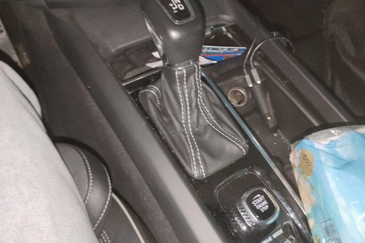 Used Volvo XC60 2021 T5 4x4 Smart & Advanced Sport Edition Gear Lever