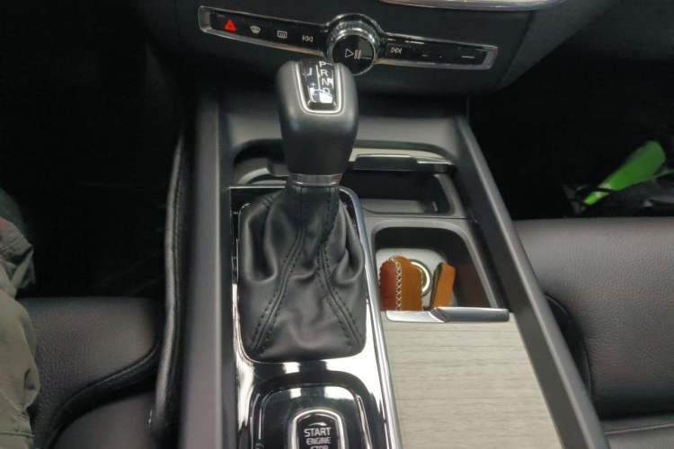 Used Volvo XC60 2021 T5 4x4 Smart Luxury Edition Gear Lever