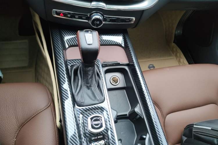 Used Volvo XC60 2021 T5 4x4 Smart Luxury Edition Gear Lever