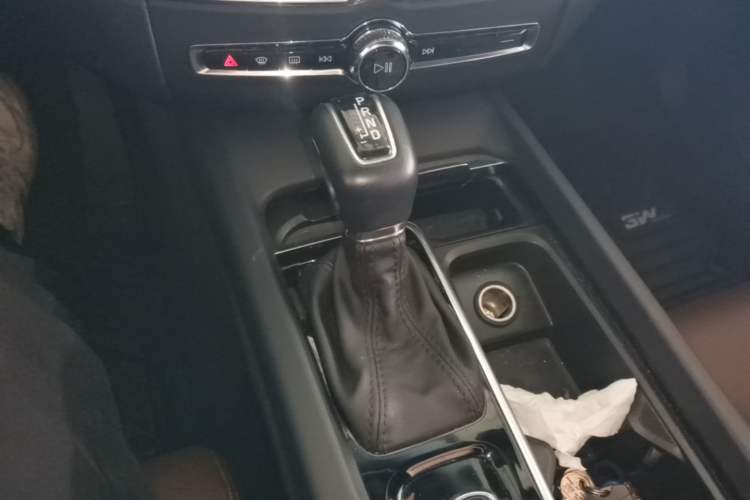 Used Volvo XC60 2021 T5 4x4 Smart Luxury Edition Gear Lever