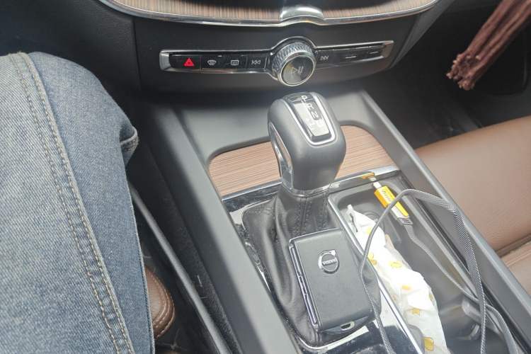 Used Volvo XC60 2021 T5 4x4 Smart Luxury Edition Gear Lever