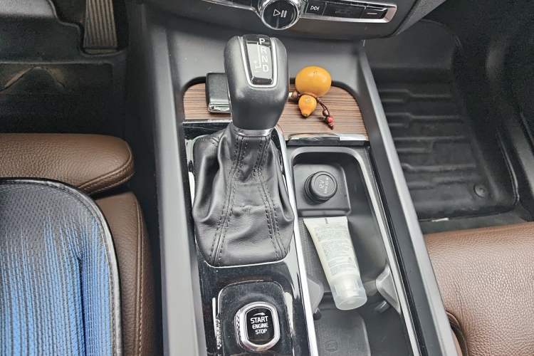 Used Volvo XC60 2021 T5 4x4 Smart Luxury Edition Gear Lever